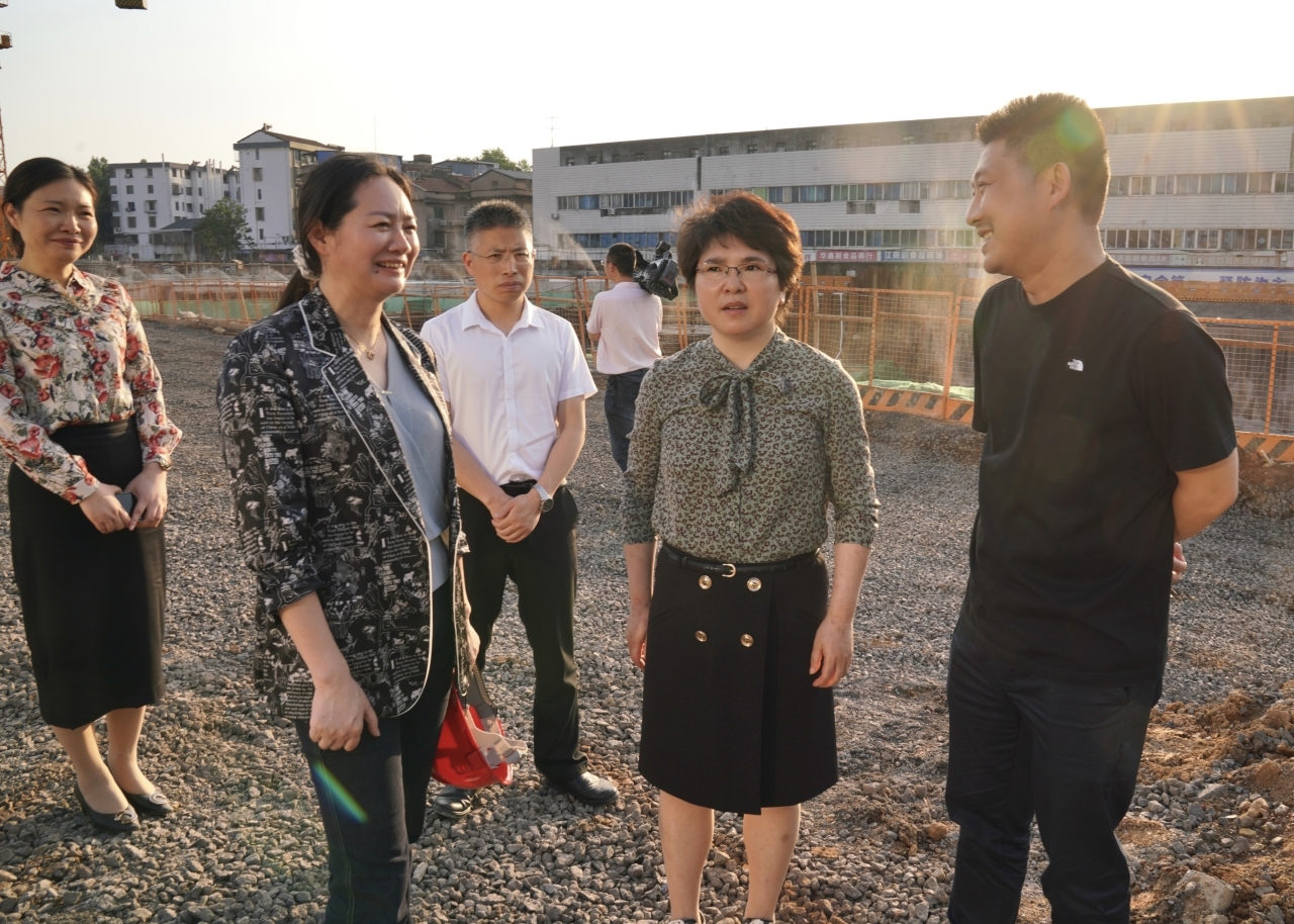 
										市委書記朱素芳一行來集團(tuán)通祿門工地視察大氣防控治理工作